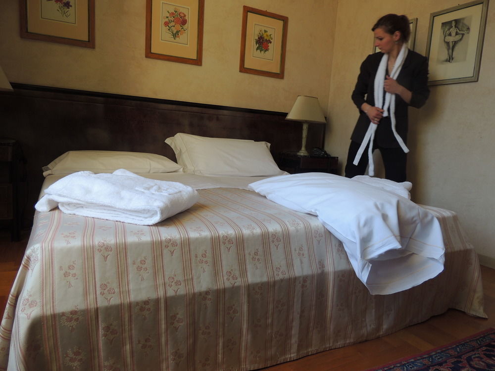 Hotel Verdi Boutique Hotel Parma Esterno foto
