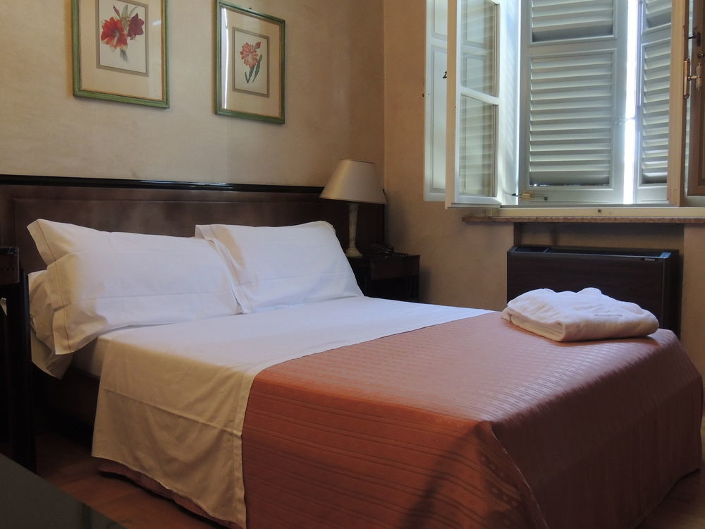 Hotel Verdi Boutique Hotel Parma Esterno foto